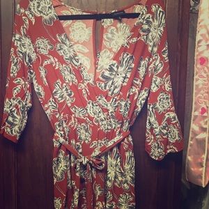 Floral romper sz small fits like M